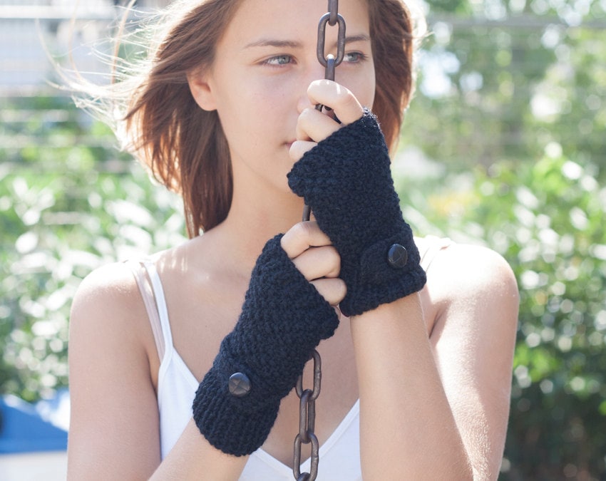 Handgestrickte Armstulpen Pulswärmer Mit Knopf Und Schlaufe Zum Stricken von homelab