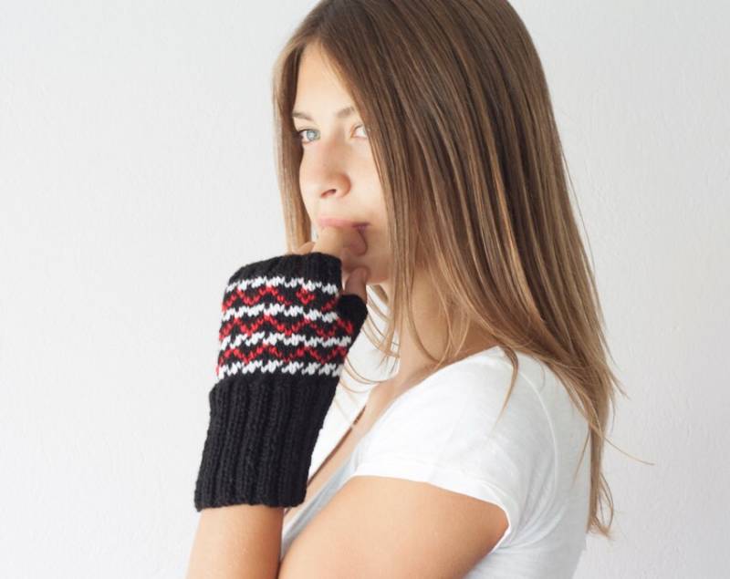 Sales Fingerlose Handschuhe Weiß Schwarz Rot Gestrickte Pulswärmer Texting Gloves Handstulpen Handgestrickt von homelab