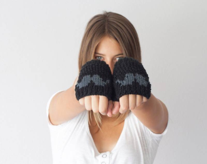 Schwarze Fingerlose Handschuhe Mit Schnurrbart Texting Pulswärmer Kurze Strickhandschuhe Handgestrickte von homelab