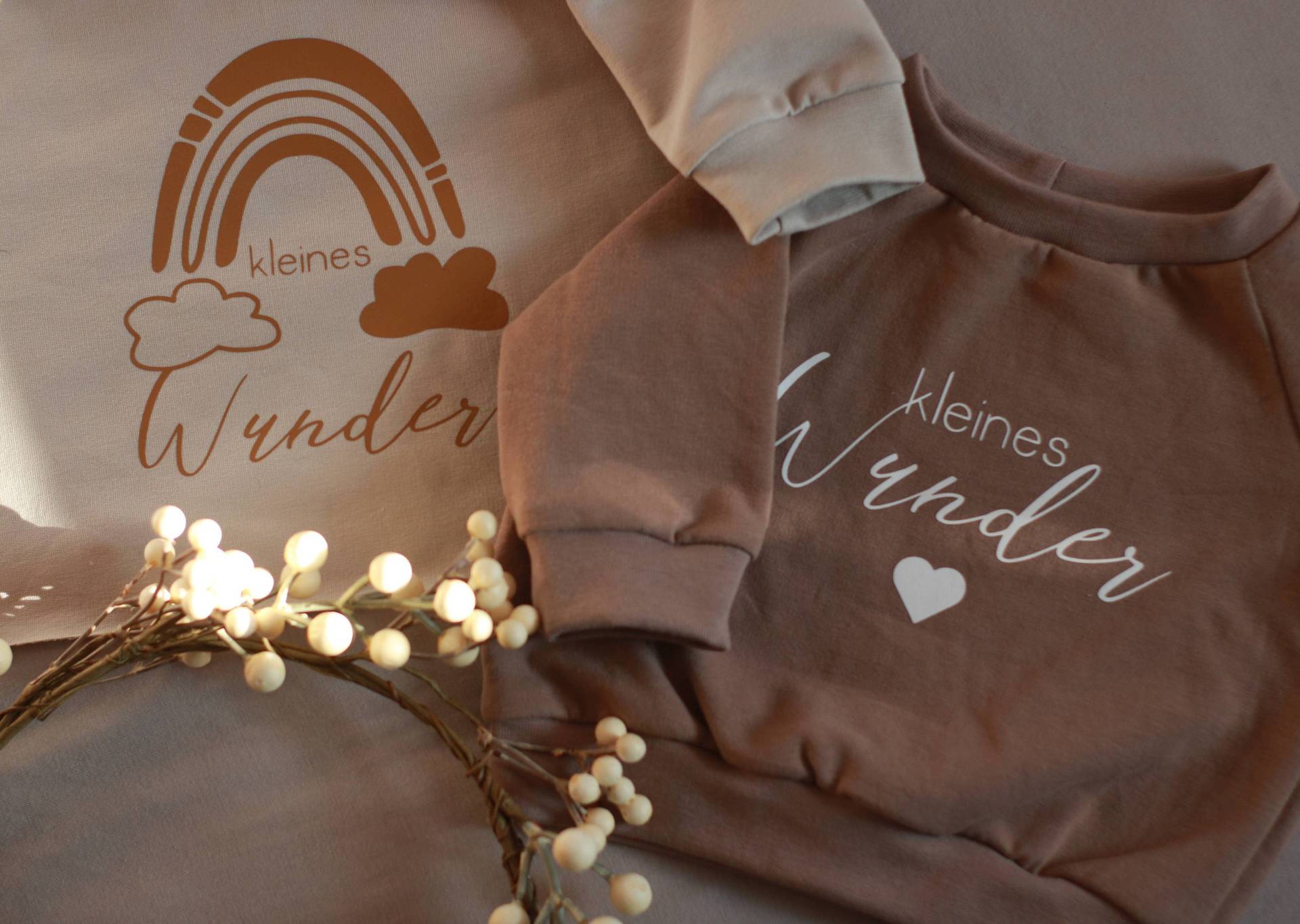 Babypullover Kleines Wunder, Geschenk Zur Geburt, Kinderpullover, Geburtsgeschenk, Regenbogen Herz Sterne, Kindersweatshirt Aus Biobaumwolle Babypullover Kleines Wunder, Geschenk Zur Geburt, Kinderpullover, Geburtsgeschenk, Regenbogen Herz Sterne, Kindersweatshirt Aus Biobaumwolle von homlebie