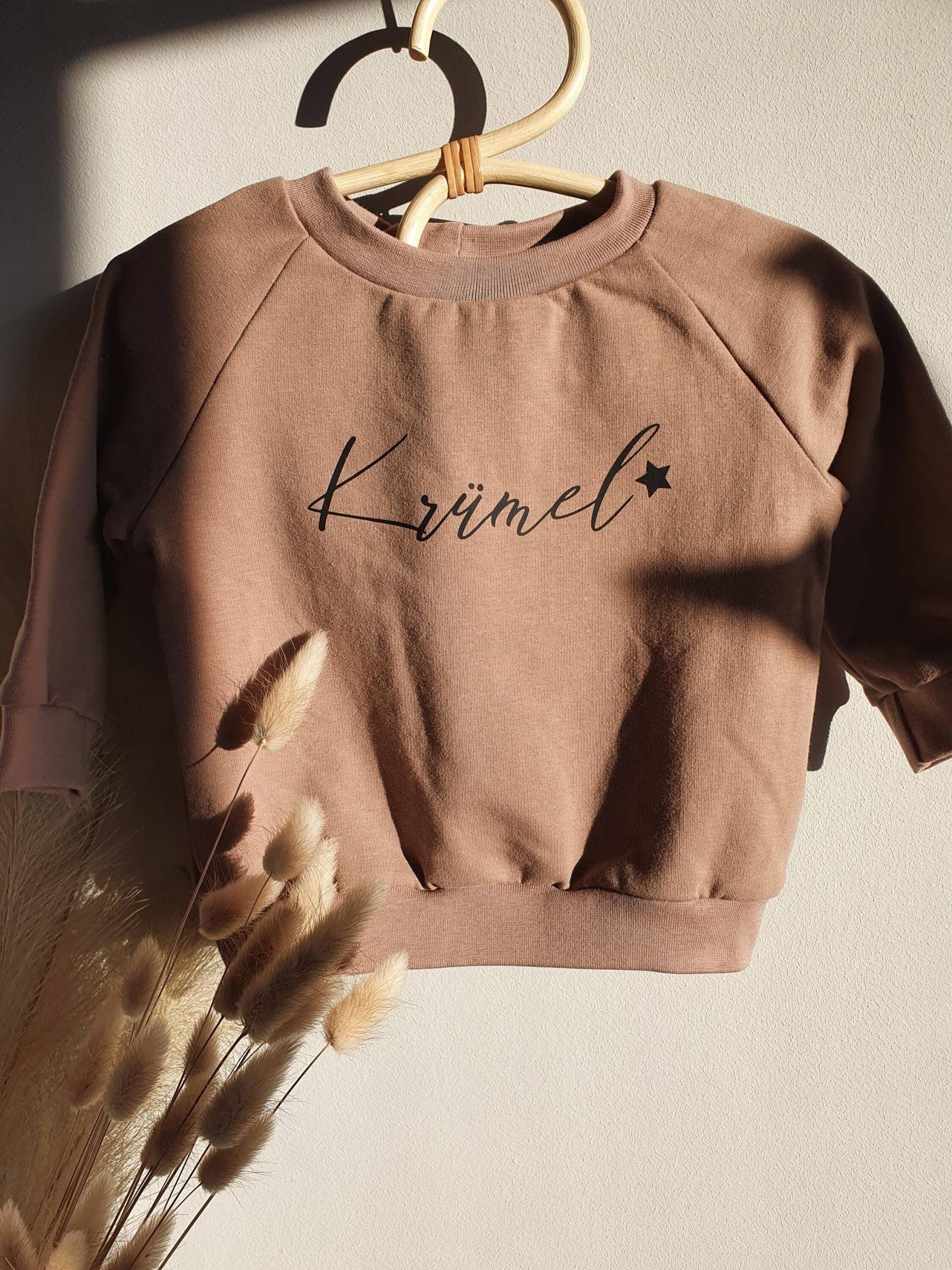 Babypullover Krümel, Geschenk Zur Geburt, Kinderpullover Als Geburtsgeschenk, Sweatshirt Aus Biobaumwolle Babypullover Krümel, Geschenk Zur Geburt, Kinderpullover Als Geburtsgeschenk, Sweatshirt Aus Biobaumwolle von homlebie