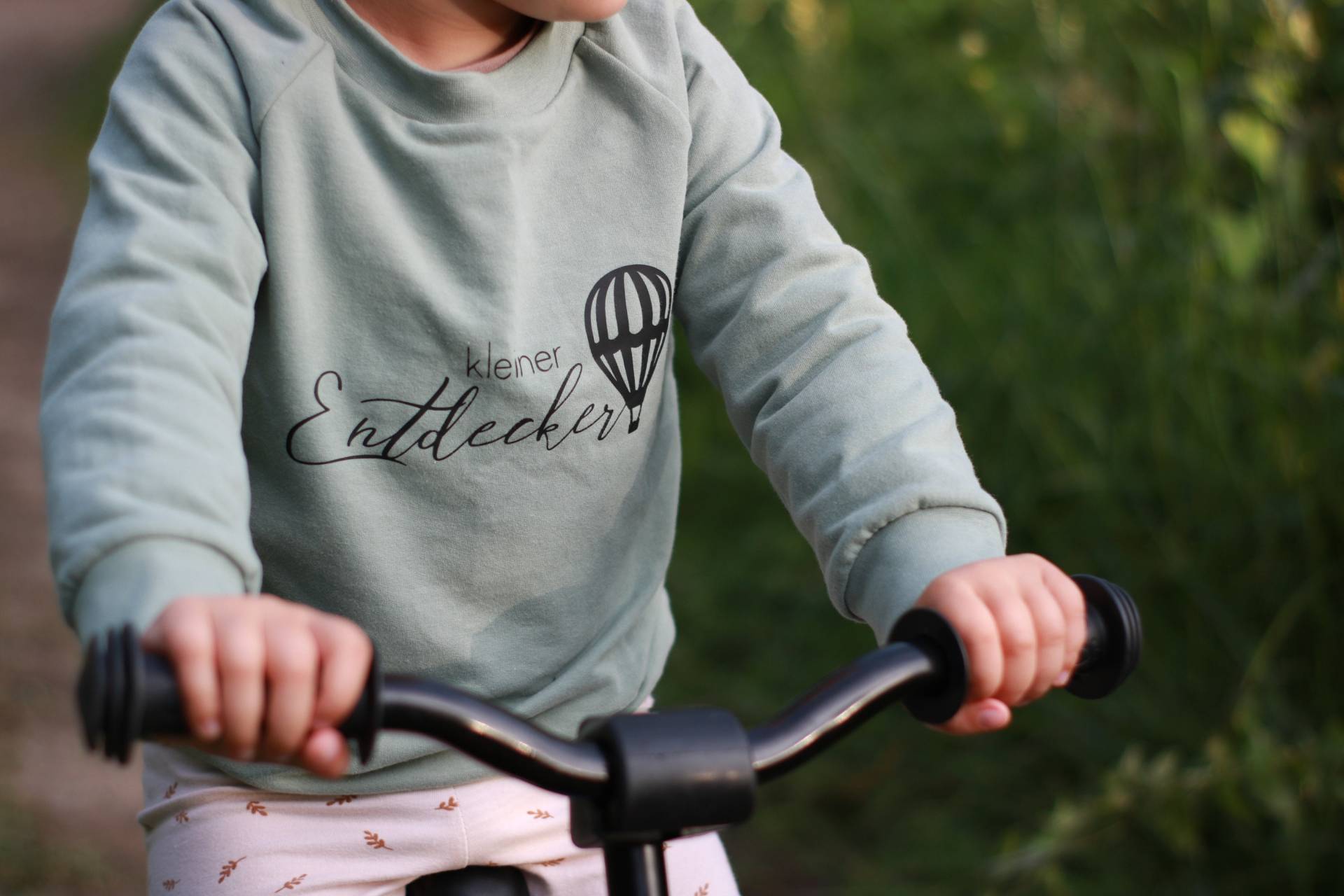 Kleiner Entdecker, Heißluftballonmotiv - Süßes Sweatshirt Mit Spruch Für Kinder Und Babys, Biobaumwolle Kleiner Entdecker, Heißluftballonmotiv - Süßes Sweatshirt Mit Spruch Für Kinder Und Babys, Biobaumwolle von homlebie