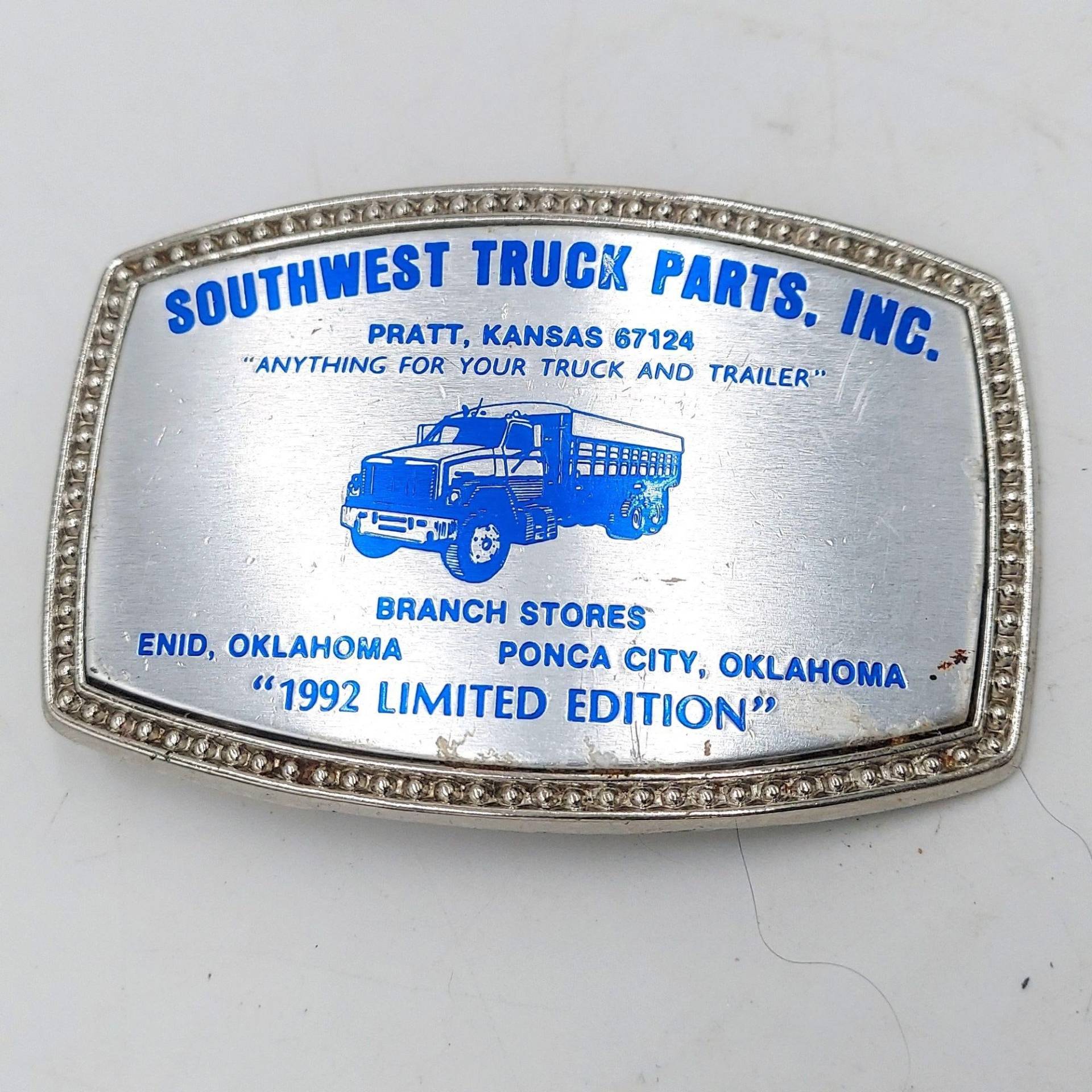 Southwest Truck Parts Gürtelschnalle Enid Ponca City Ok Ks Trucker Cowboy Promo von honeyblossomstudio