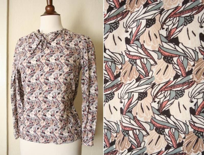 10 Dollar Sale - Vintage Bluse Mit Abstraktem Pink-Print Gr. Xs Oder S von honeycombvintage