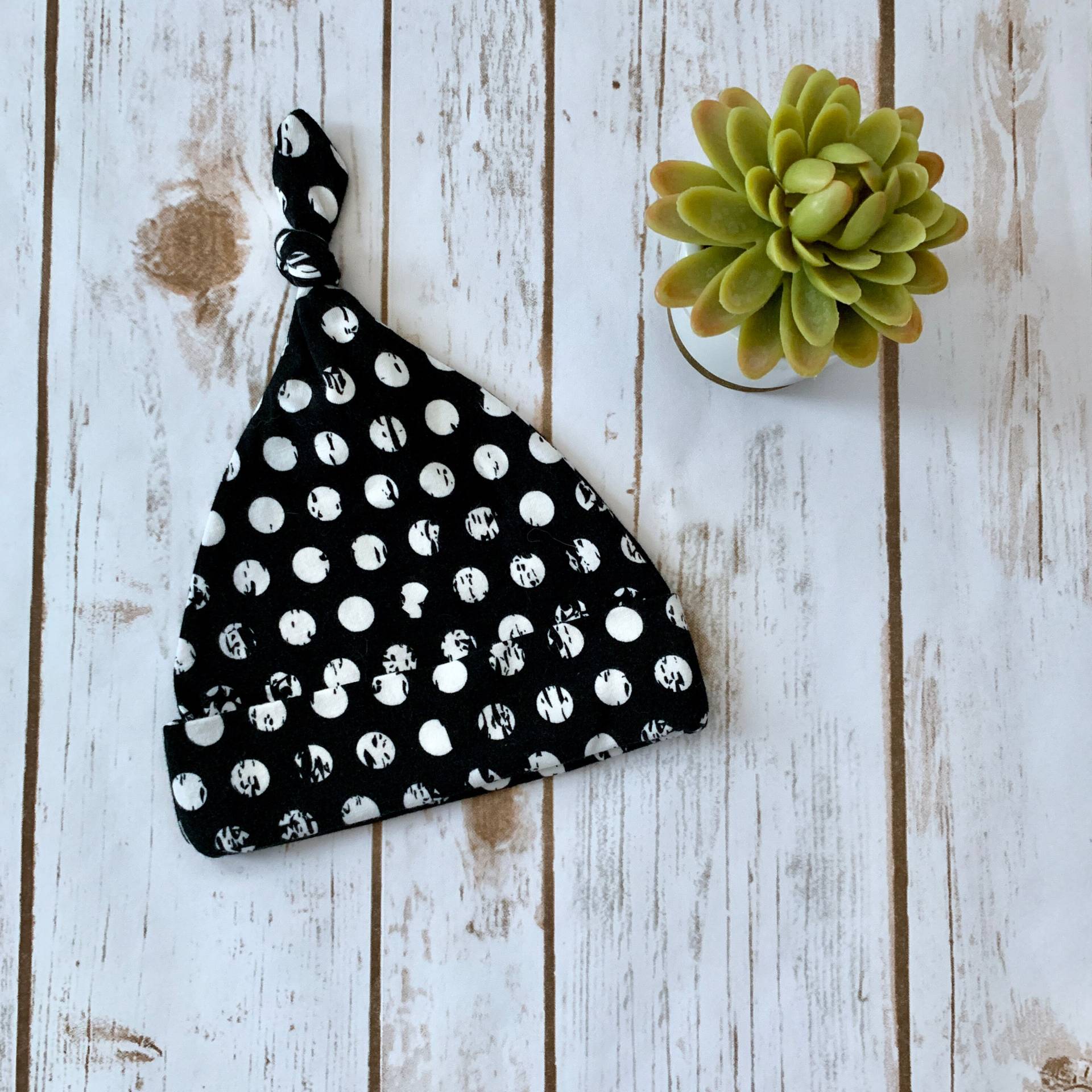 Neugeborenen Mütze Mit Spitzenknoten | Druckauswahl Baumwollstrick Neugeborene - 6 Monate Neugeborenen Mütze Mit Spitzenknoten | Druckauswahl Baumwollstrick Neugeborene - 6 Monate von honeyflowerdesigns