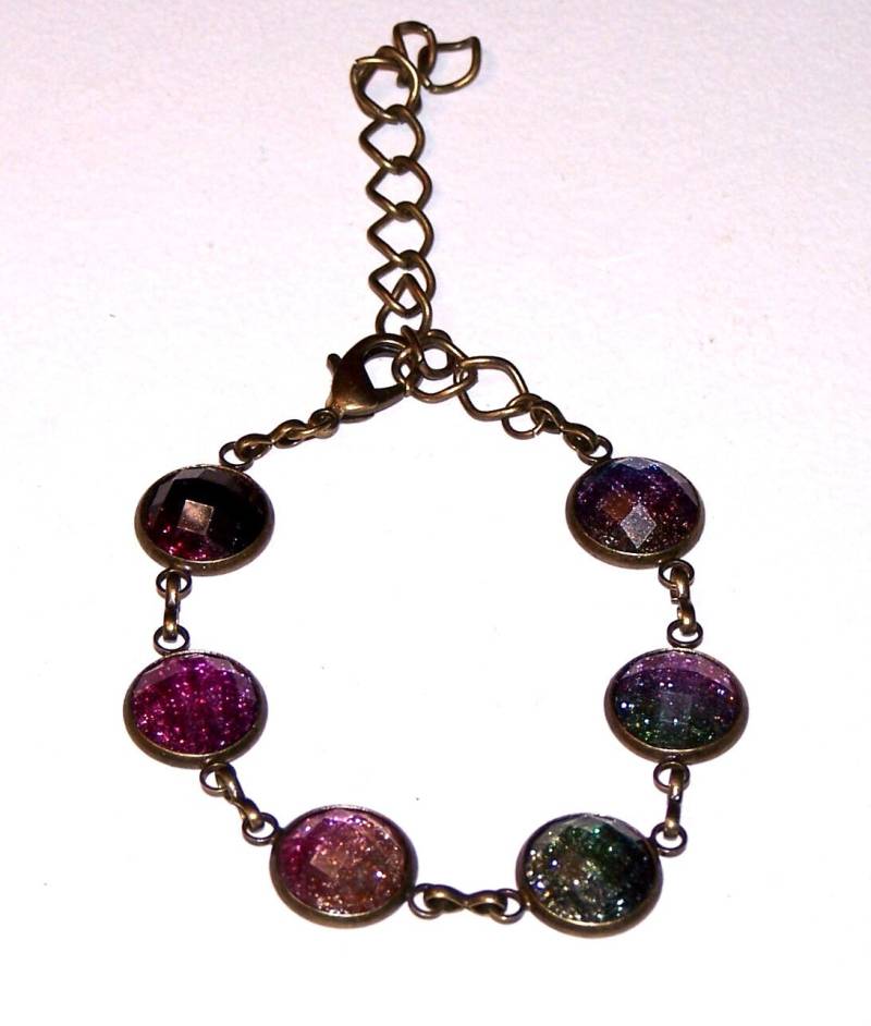 Buntes, Glitzerndes Armband Ist Verstellbar Und Kommt in Bronze Oder Silberfarbenem Finish Buntes, Glitzerndes Armband Ist Verstellbar Und Kommt in Bronze Oder Silberfarbenem Finish von honeylaura
