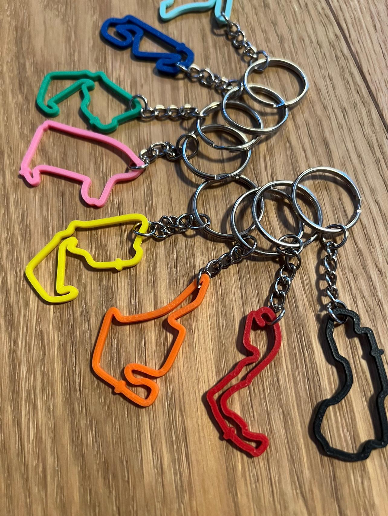 Racing Track Keychain - Geschenk Für Motorsport Fans Berühmte Strecken/ Circuits Multiple Colors von honeypaperstudios