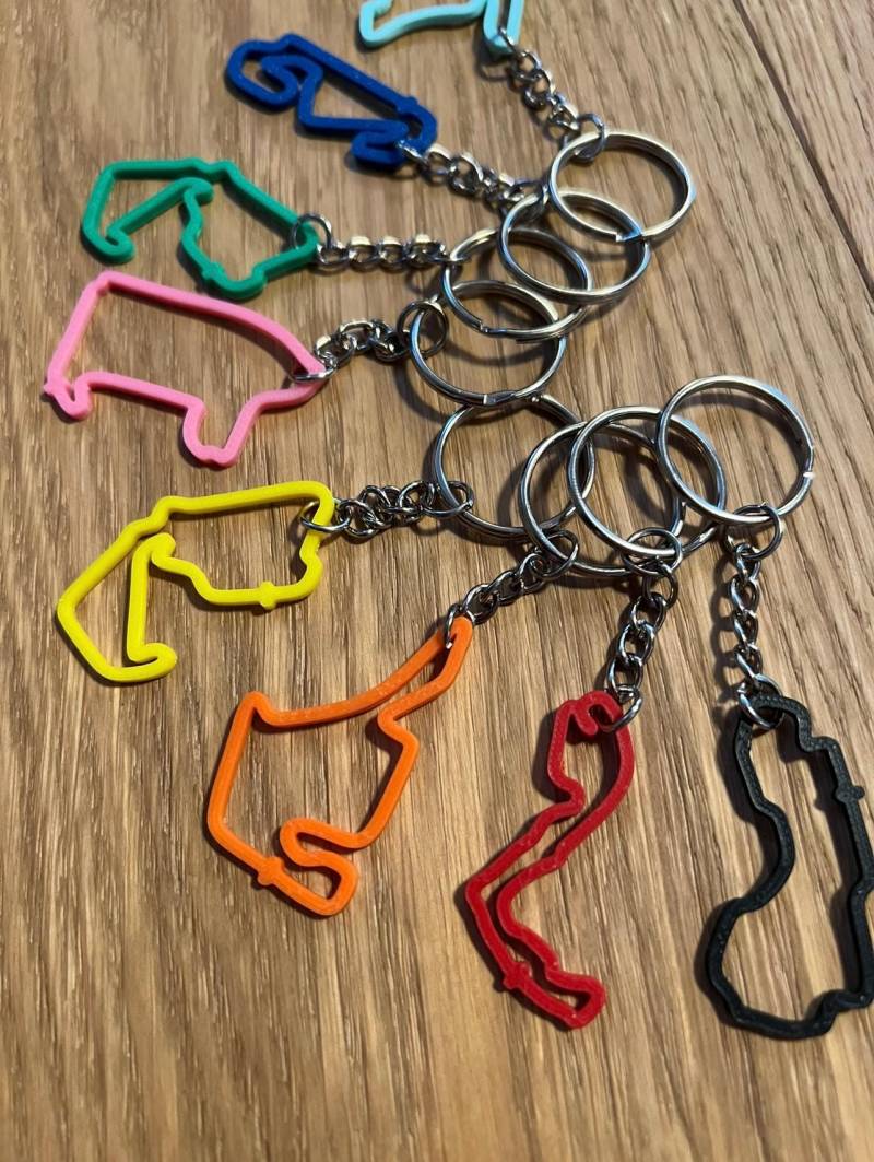 Racing Track Keychain - Geschenk Für Motorsport Fans Berühmte Strecken/ Circuits Multiple Colors von honeypaperstudios