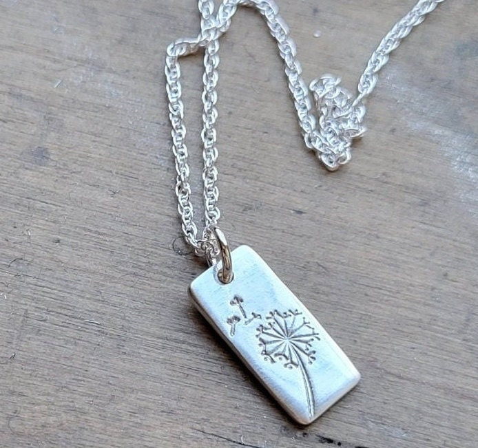 Die Pusteblumen-Halskette. Geschenk Für Military Child, Abenteurer, Wildblume Die Pusteblumen-Halskette. Geschenk Für Military Child, Abenteurer, Wildblume von honeyverse
