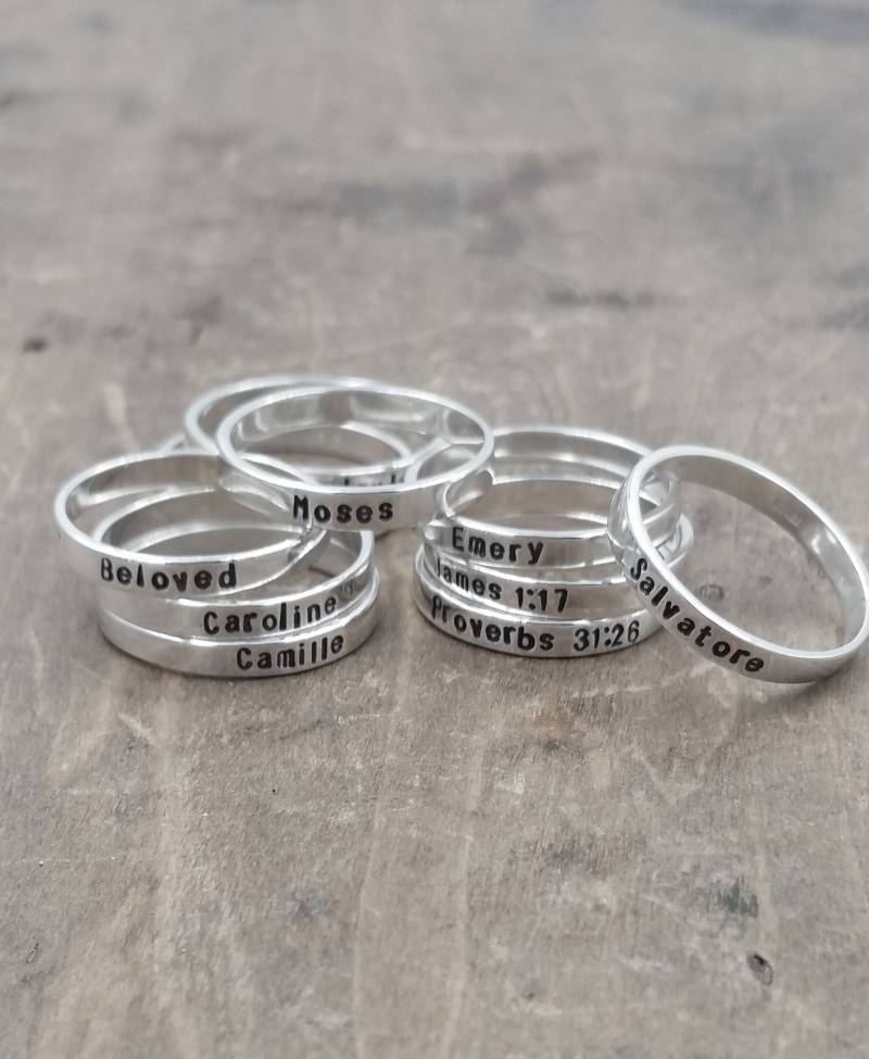 Eine Personalisierte Sterling Stacking Name Ringe. Inspirierender Mantra Ring. Mütter Ring von honeyverse