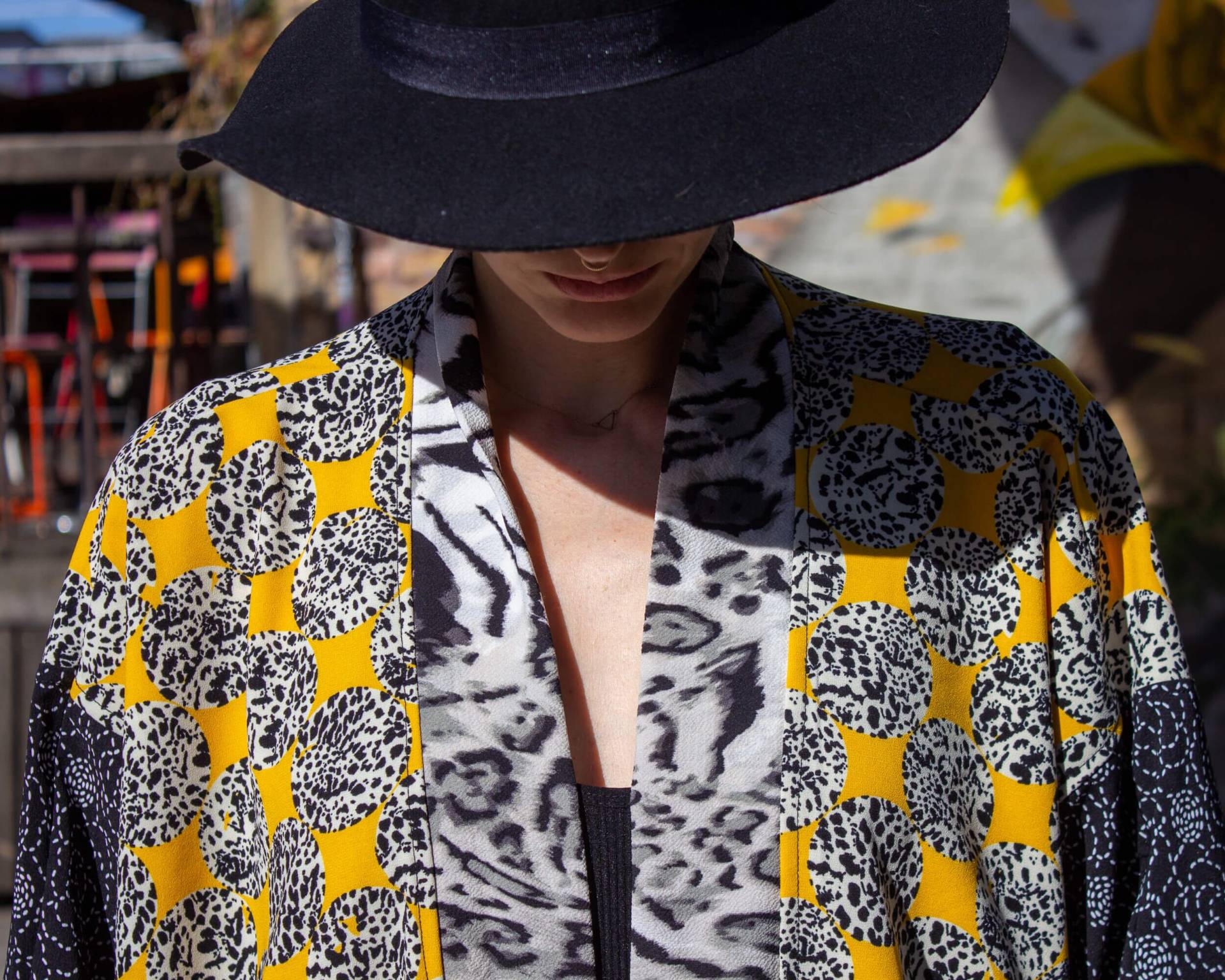Mittellange Kimono Jacke Boho Style Mit Sommerlichen Gelb-Akzenten. Allrounder Für Viele Gelegenheiten Mittellange Kimono Jacke Boho Style Mit Sommerlichen Gelb-Akzenten. Allrounder Für Viele Gelegenheiten von honigblauSewingArt