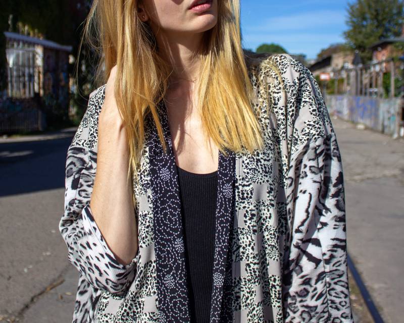 Mittellange Kimono Jacke Boho Style in Schönen Grauschattierungen. Allrounder Für Viele Gelegenheiten von honigblauSewingArt