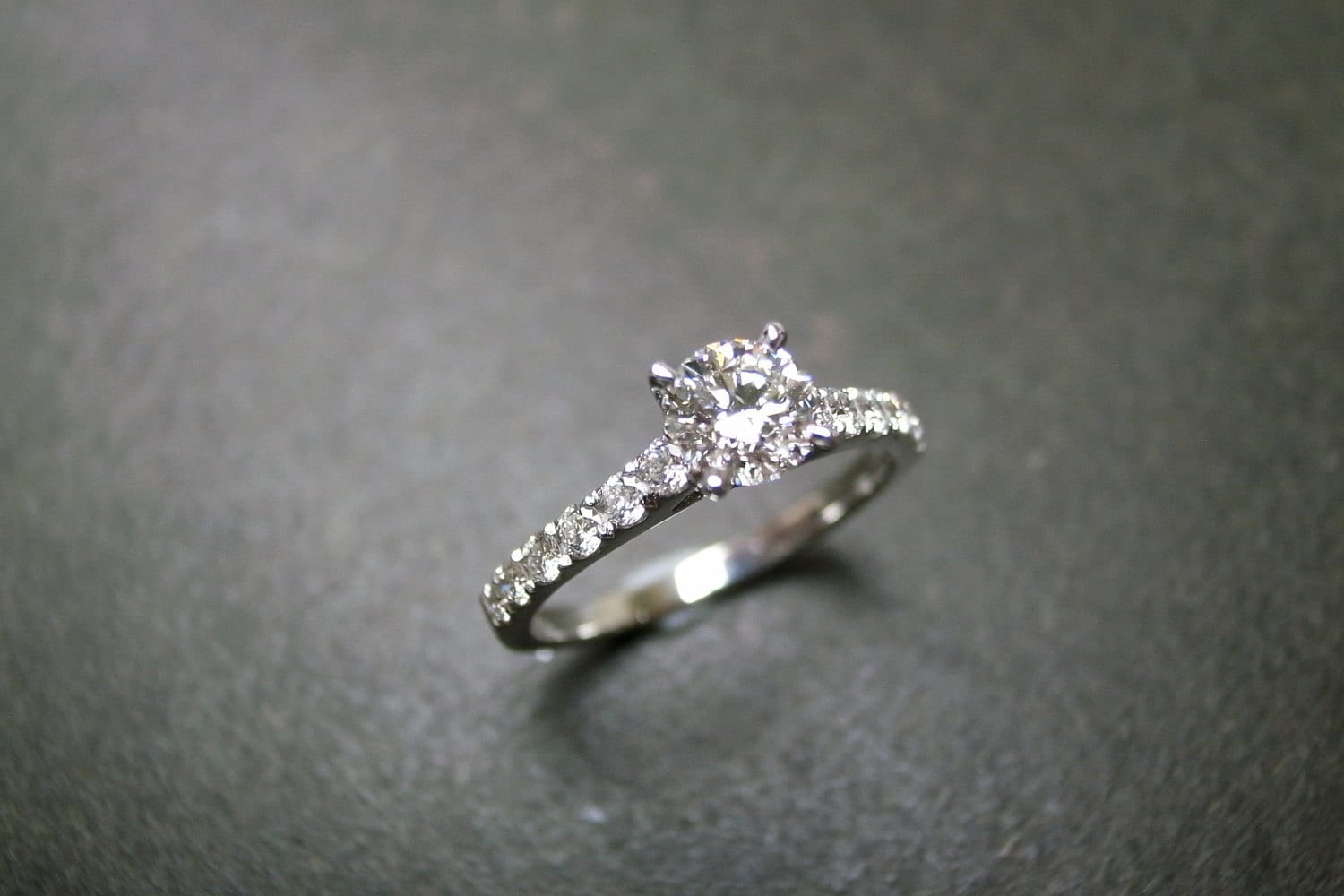 0.40Ct Solitaire Diamant Verlobungsring in 14K Weissgold 0.40Ct Solitaire Diamant Verlobungsring in 14K Weissgold von honngaijewelry