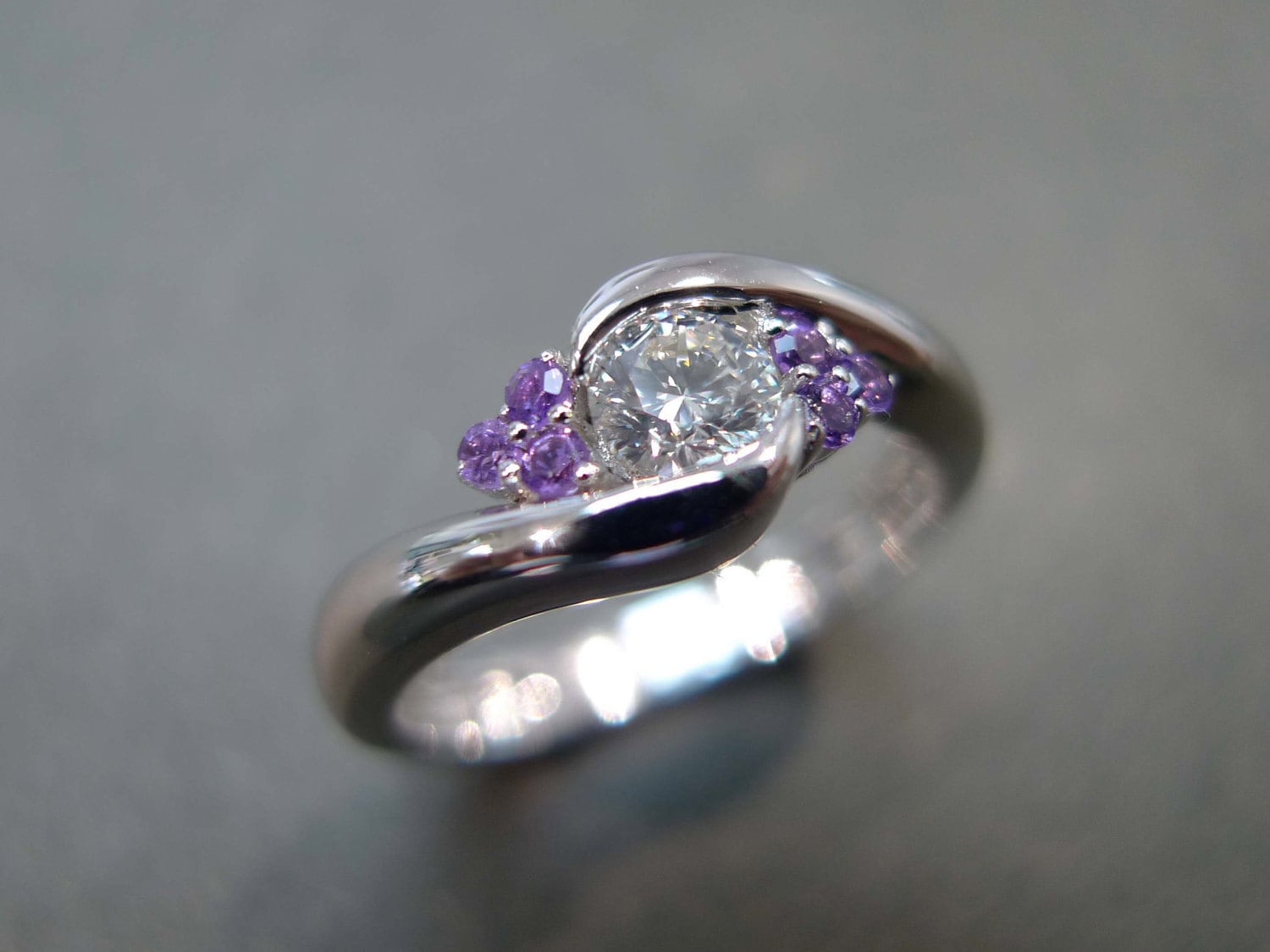 Amethyst Und Diamant Verlobungsring in 750 Weißgold, Spanngoldringe Für Frauen, Moissanite Lab Diamantring Einzigartiger Ehering Amethyst Und Diamant Verlobungsring in 750 Weißgold, Spanngoldringe Für Frauen, Moissanite Lab Diamantring Einzigartiger Ehering von honngaijewelry
