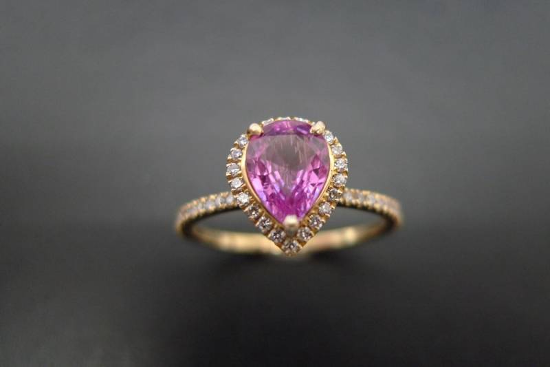 Birnenförmiger Verlobungsring Aus 14K Gelbgold, Mit Rosa Saphir von honngaijewelry