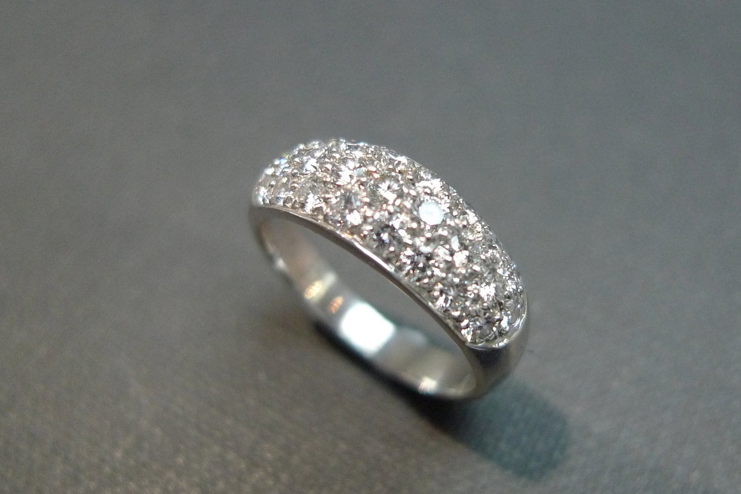 Diamant Ehering Aus 585Er Weißgold, Ring, Ehering, Verlobungsring, Personalisierter Schmuck, Schmuck Geschenk Diamant Ehering Aus 585Er Weißgold, Ring, Ehering, Verlobungsring, Personalisierter Schmuck, Schmuck Geschenk von honngaijewelry