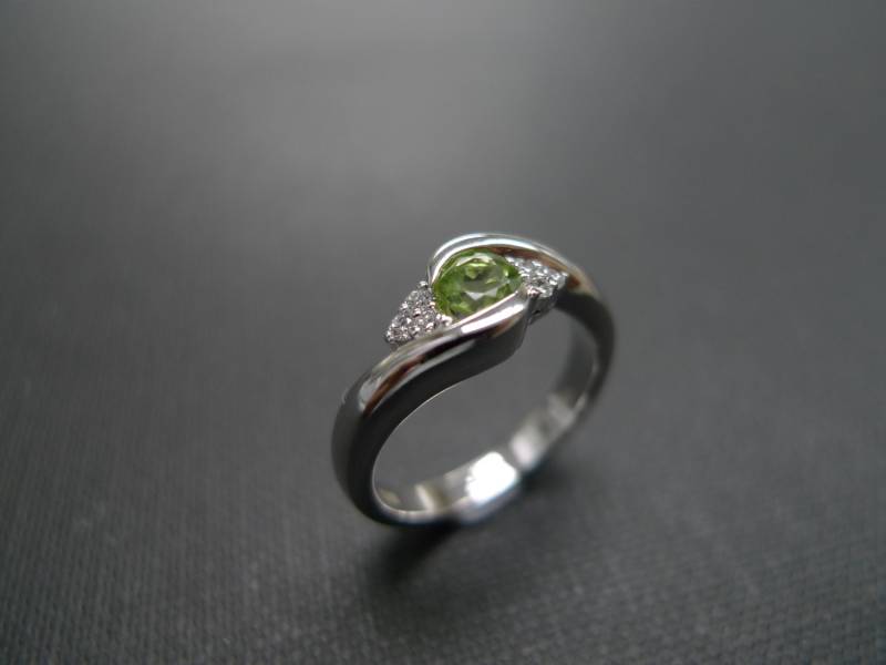 Diamant Verlobungsring Mit Peridot in 585Er Weißgold, Ring, Schmuck, Verlobungsring, Diamantring, Ehering von HnjewelryStore