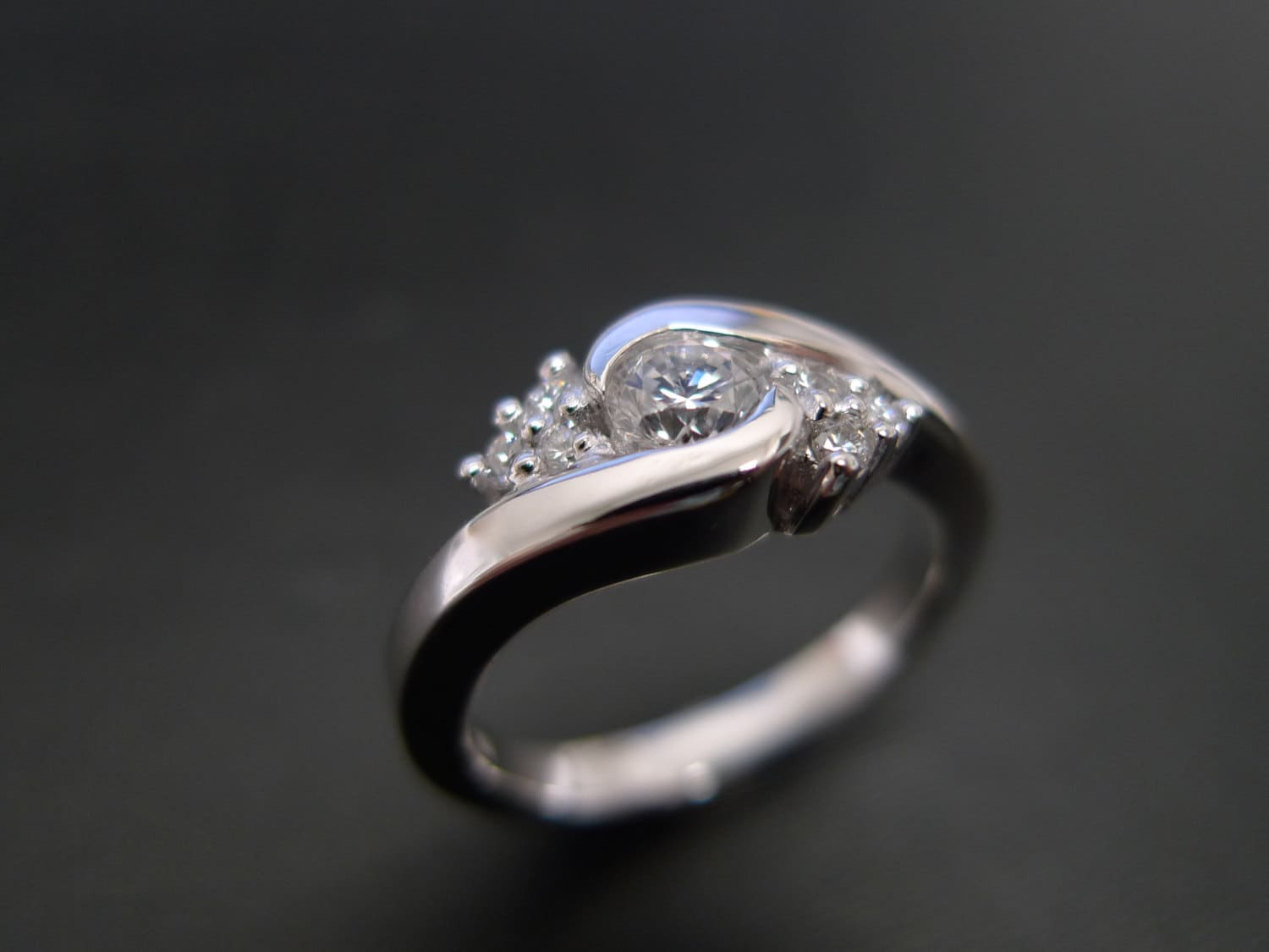 Diamanten Verlobungsring Aus 585Er Weißgold, Diamant Ehering, Diamantring, Einzigartiger Verlobungsring, Personalisierter Schmuck, Frauenringe Diamanten Verlobungsring Aus 585Er Weißgold, Diamant Ehering, Diamantring, Einzigartiger Verlobungsring, Personalisierter Schmuck, Frauenringe von honngaijewelry