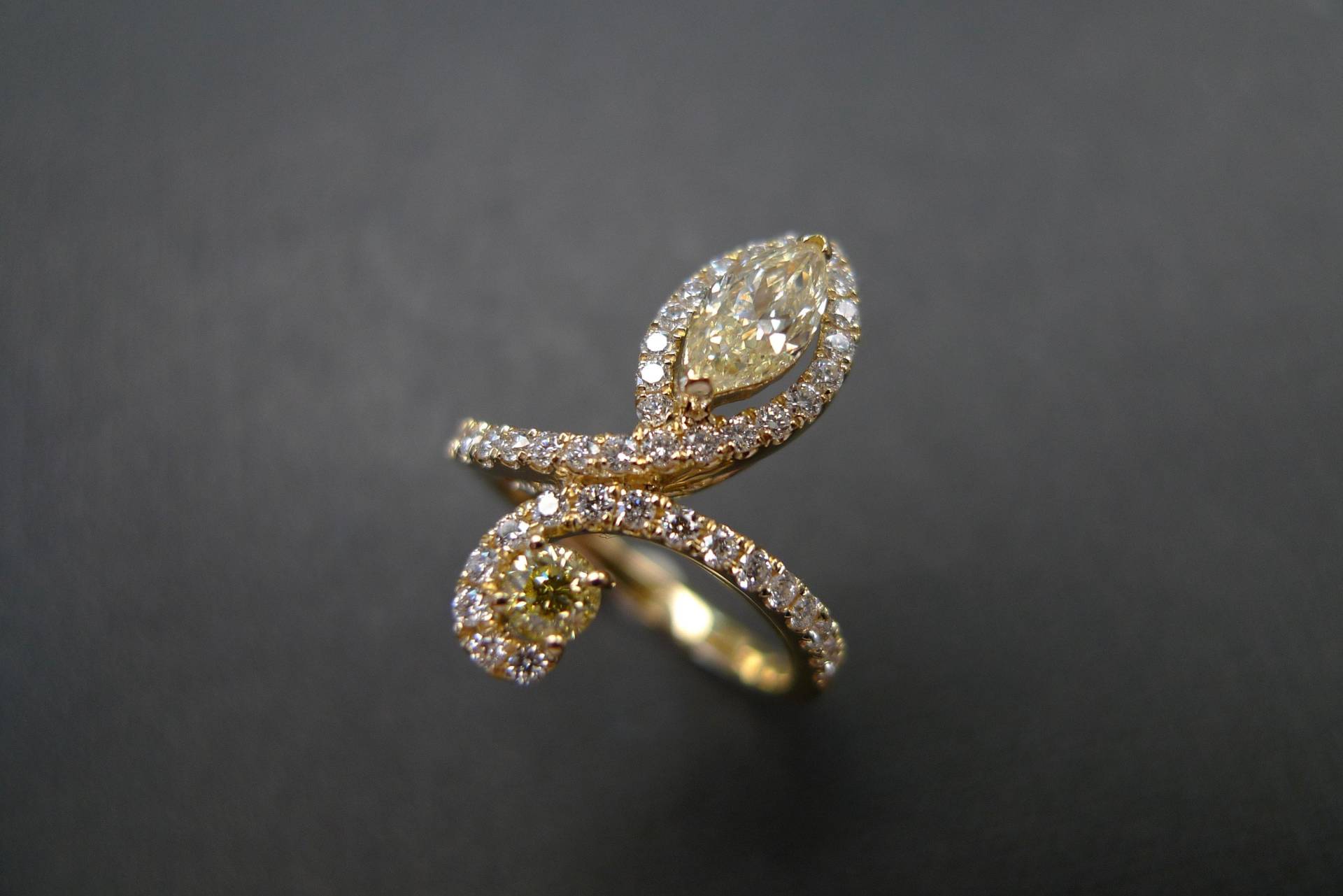 Fancy Gelber Diamant Einzigartiger Verlobungsring in 14K Gelbgold, Geschenk Für Sie, Statement Ring, Goldring, Versprechensring, Ring Frauen von honngaijewelry