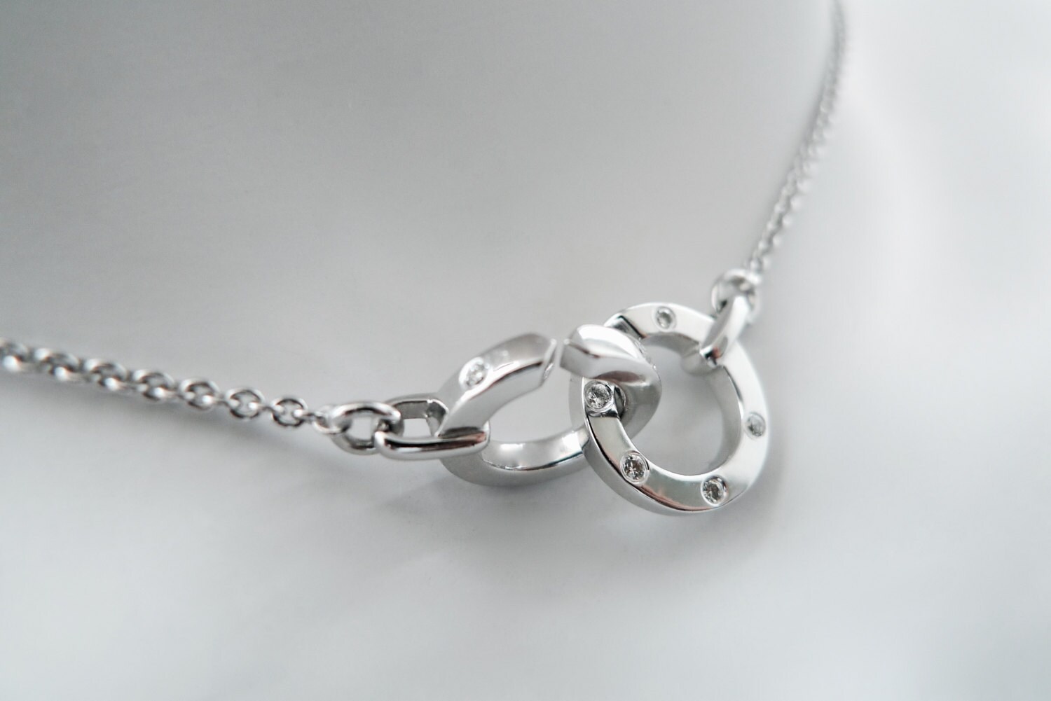 Kreis Anhänger Mit Diamant in 750 Weissgold Kreis Anhänger Mit Diamant in 750 Weissgold von honngaijewelry