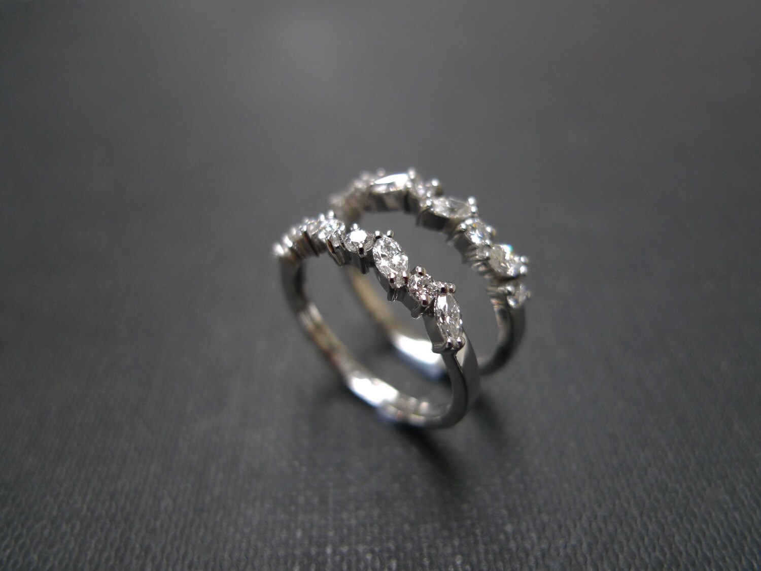 Set Mit 2 Marquise Diamant Eheringe Band 14K Weißgold Set Mit 2 Marquise Diamant Eheringe Band 14K Weißgold von honngaijewelry