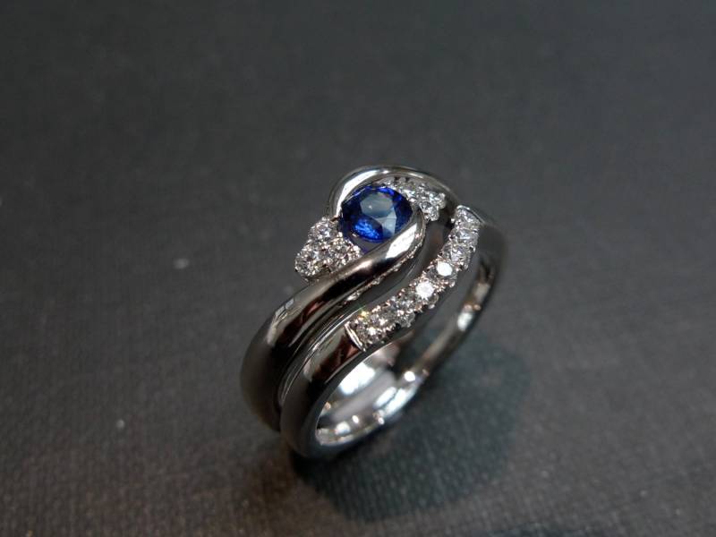 Set Von Zwei Ringen, Diamant Und Blau Saphir Verlobungsring Ehering in 14K Weißgold von honngaijewelry