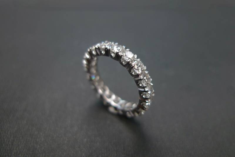 Voll Eternity Ring, Diamant Lab Gewachsen Moissanite Erschwinglichen Ring Für Frauen Handgemachter Schmuck in 14K Weißgold von HnjewelryStore