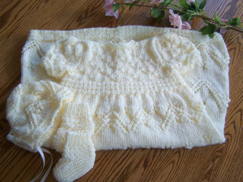 Neu Knit Cream Taufkleid Und Mütze Set 3-6 Monate Neu Knit Cream Taufkleid Und Mütze Set 3-6 Monate von hookinontheside
