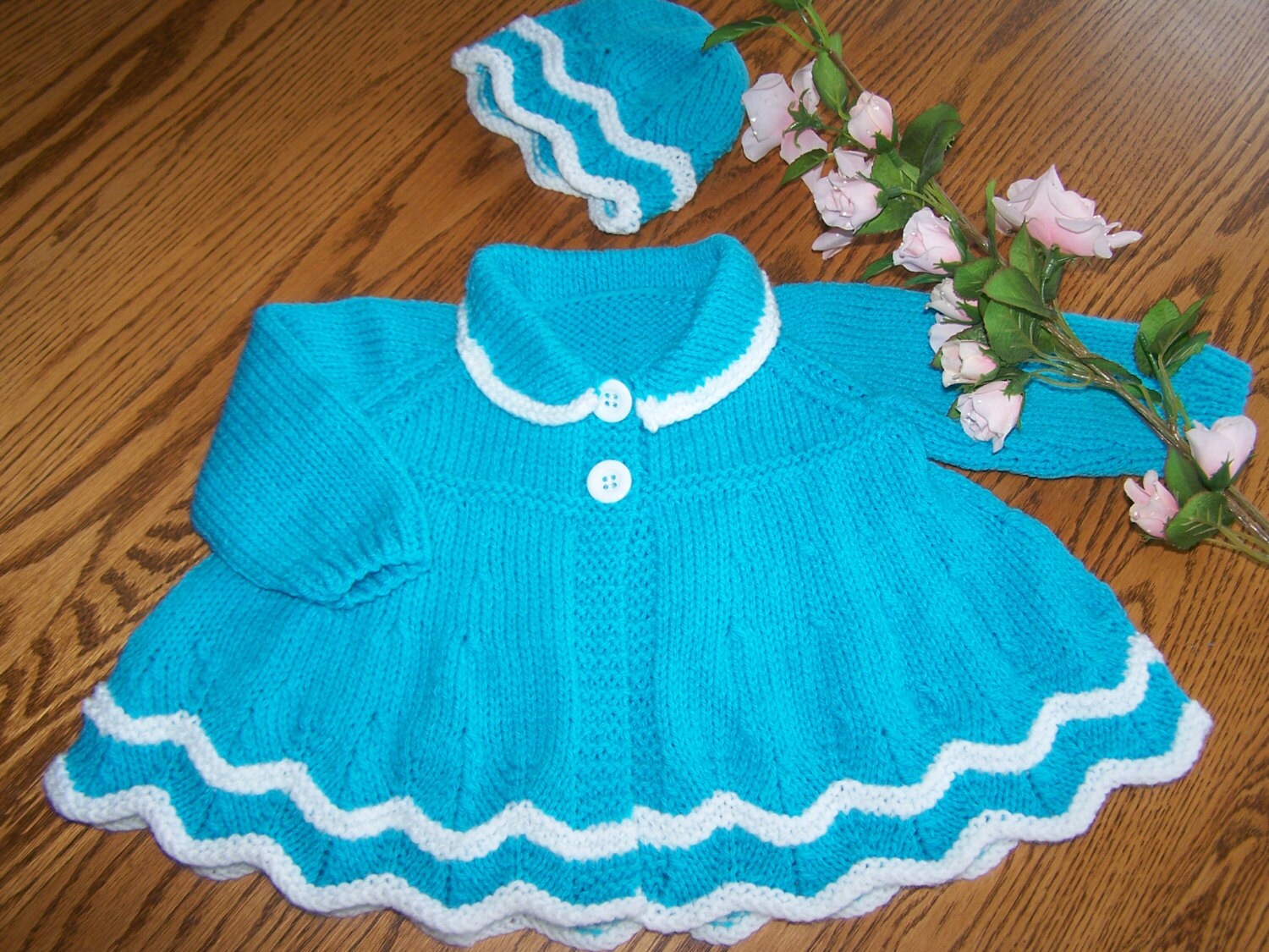 Neue Handgestrickte Jacke Und Mütze Set Für 0-3 Monate in Türkis Weiß Neue Handgestrickte Jacke Und Mütze Set Für 0-3 Monate in Türkis Weiß von hookinontheside
