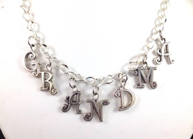 Oma Halskette Mit Antiksilber Anhänger Buchstaben Und Silberkette Oma Halskette Mit Antiksilber Anhänger Buchstaben Und Silberkette von hoopsandloops