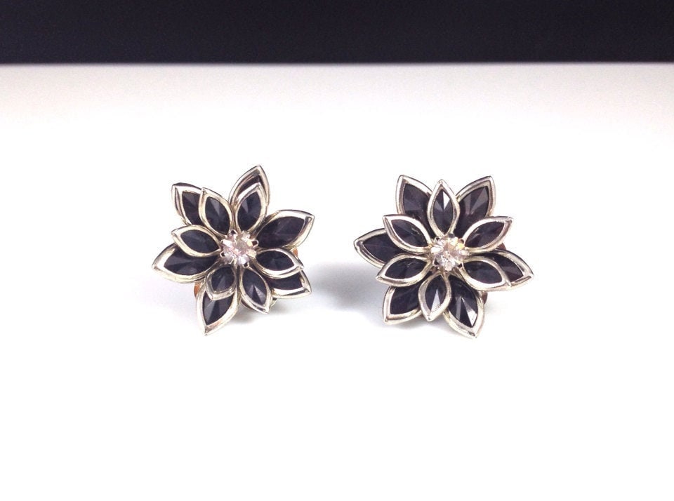 Schwarze Lotus Blume Strass Kristall Ohrring Vintage Inspiriert von hoopsandloops