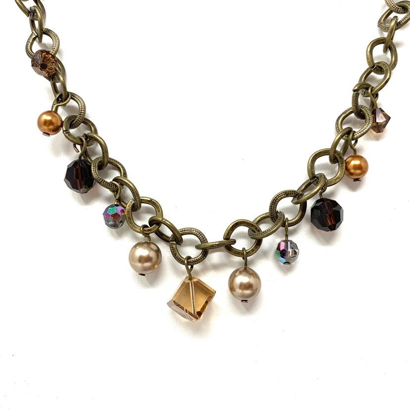Swarovski Tropfen Kette Mit Gemischten Perlen An Antik Bronze von hoopsandloops