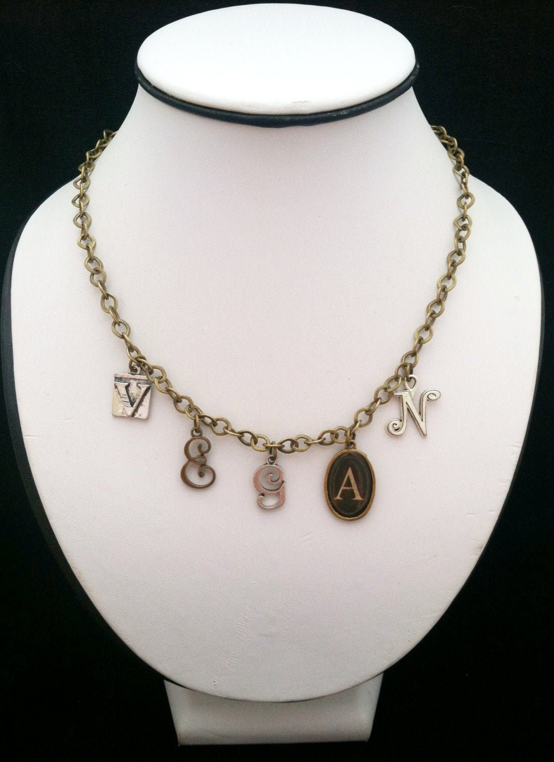 Vegane Halskette in Antik Silber Und Gold Mit Bronze Kette von hoopsandloops