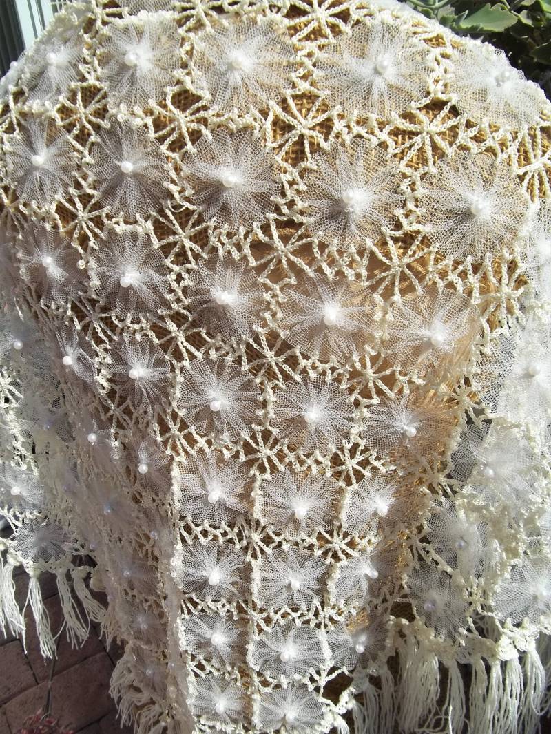 Vintage 1950 60's Handgefertigte Weiße Dreieckstuch / von houseofpatterns