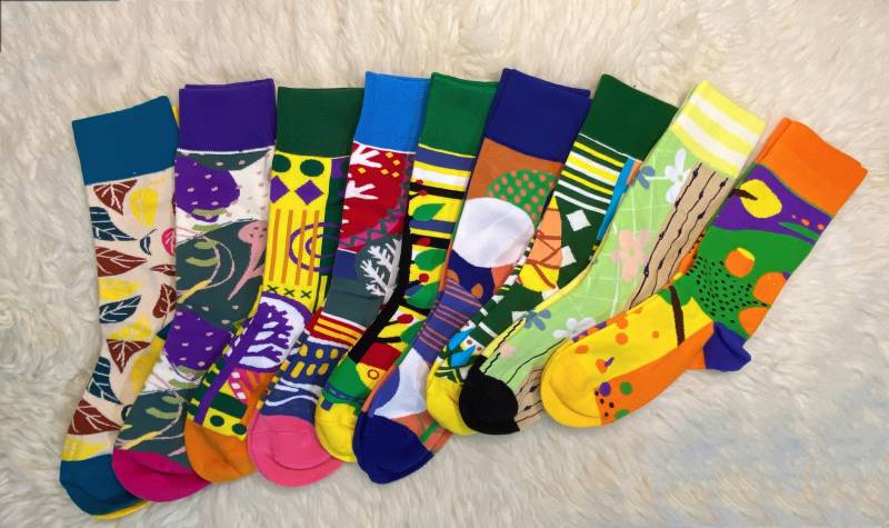 Bunte Socken Mit Pflanzen/Baum Motiven Rechts/Links Unterschiedlich in 9 Varianten Bunte Socken Mit Pflanzen/Baum Motiven Rechts/Links Unterschiedlich in 9 Varianten von houseofwildstuff