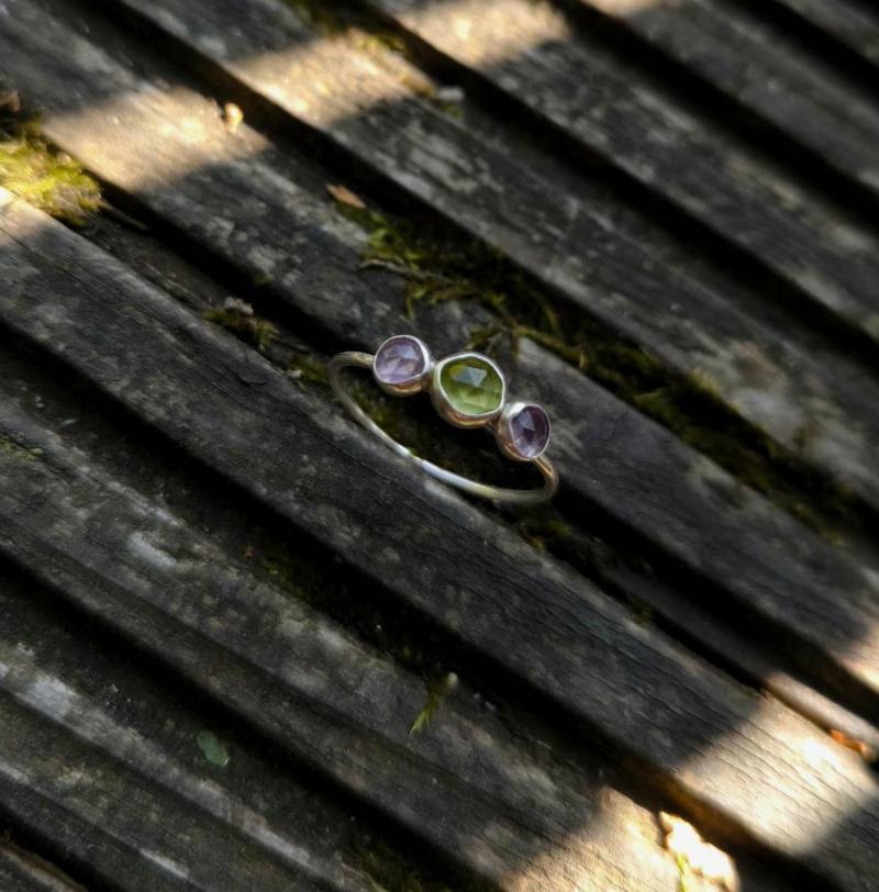 Amethyst Ring, Peridot Ring, Us 7.75, February Birthstone Faceted Amethyst, Stacking Gift For Her, Engagement Ring von howlingwolfjewellery
