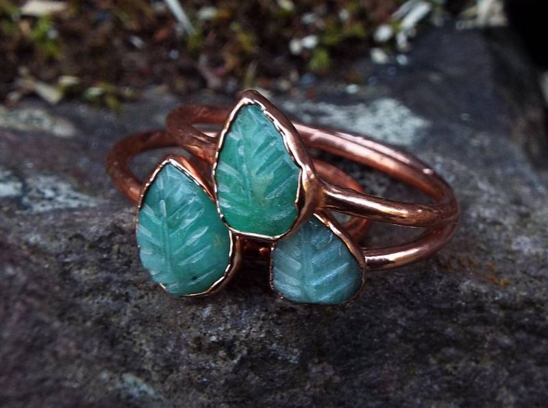 Emerald Ring, Leaf Smaragdring, Emerald, Kupferring, Boho Edelsteinring, Crystal Raw Verlobung von howlingwolfjewellery