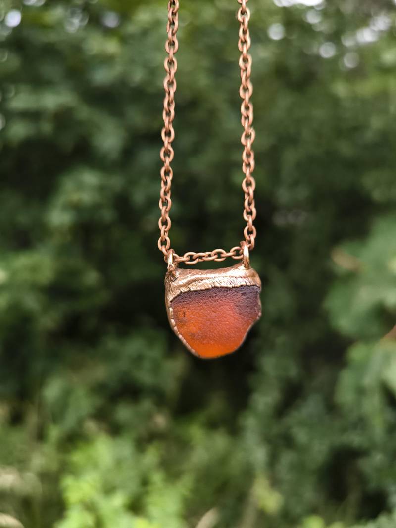 Kupferkette Mit Einem Anhänger Aus Braunem Meerglas, Boho Necklace With A Brown Seaglass Pendant, Electroformed von howlingwolfjewellery