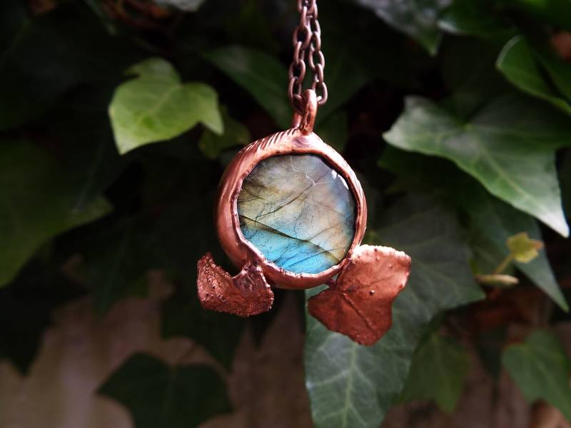 Labradoritkette, Spektrolith, Labradorite Necklace, Edelsteinkette, Kristallkette, Boho Raw Labradorite, Copper Necklace von howlingwolfjewellery