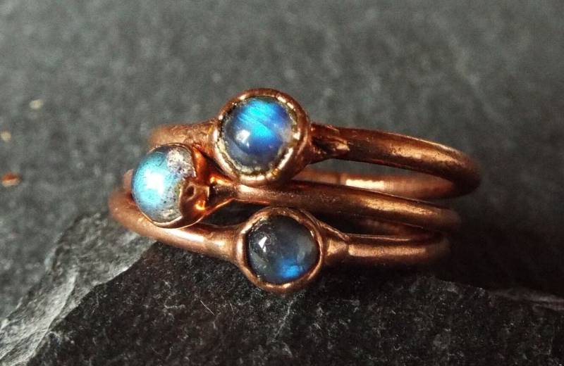 Labradoritring, Spektrolith, Kupferring, Kristallring, Edelsteinring, Boho Ring, Labradorite Crystal Raw Ring von howlingwolfjewellery