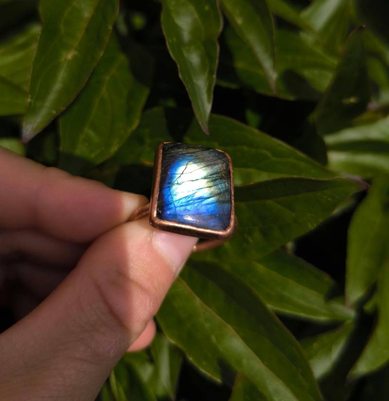 Labradoritring, Us 9.5, Spektrolith, Kupferring, Kristallring, Edelsteinring, Boho Ring, Labradorite Crystal Raw Ring von howlingwolfjewellery