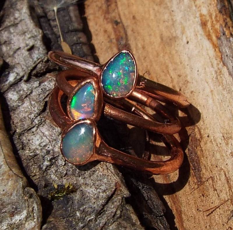 Opalring, Feueropal, Edelsteinring, Kristallring, Boulderopal, Kupferring, Boho Ring, Crystal Raw Opal Fire von howlingwolfjewellery