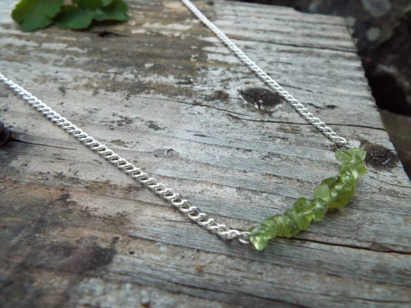 Peridotkette, Peridot, Edelsteinkette, Statementkette, Kristallkette, Boho Necklace, Raw Crystal Heilsteinkette von howlingwolfjewellery
