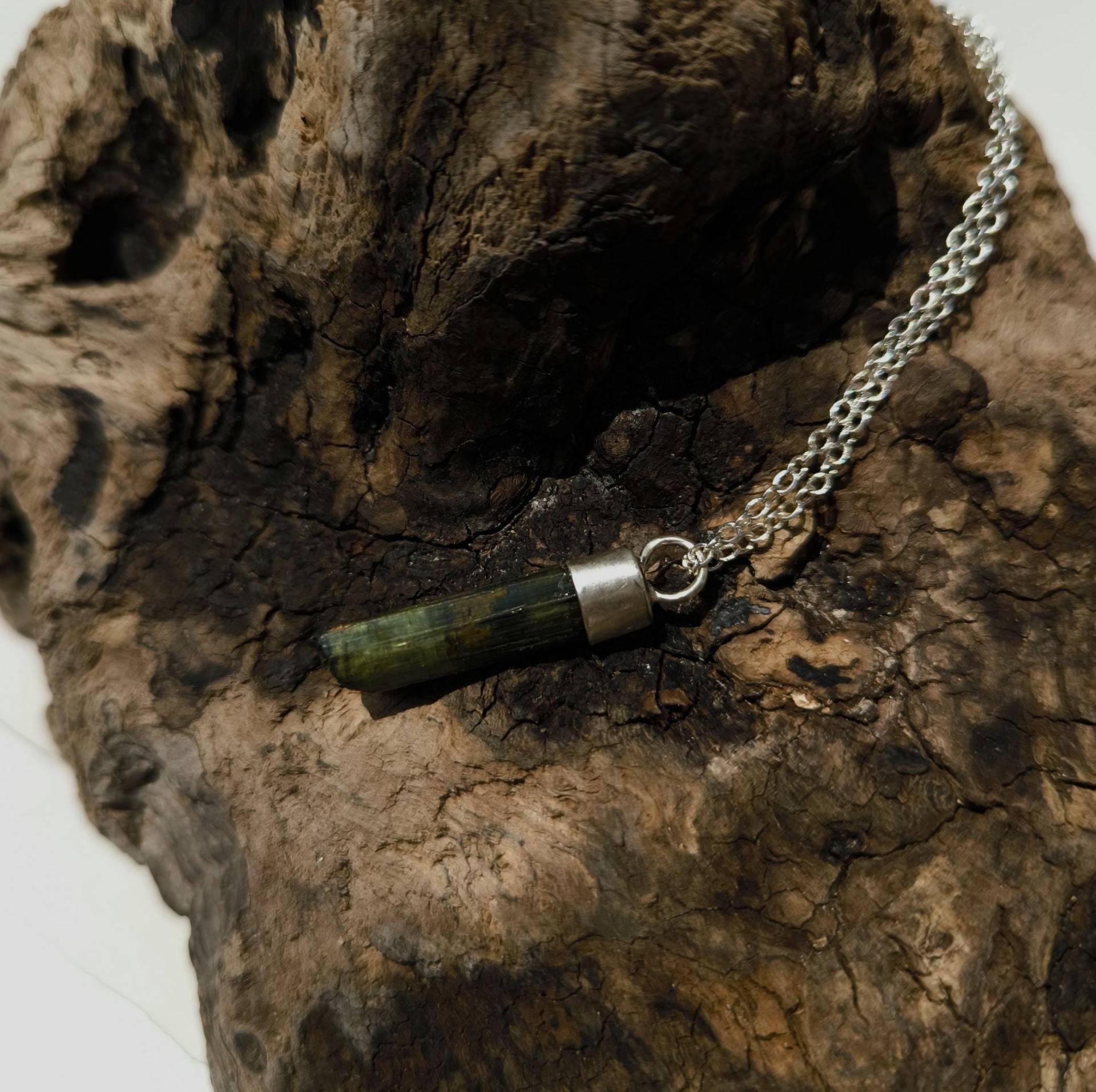 Turmalinkette, Green Tourmaline Necklace, Kristallkette, Statementkette, Modern Boho, Silberkette, Silver Boho Necklace Turmalinkette, Green Tourmaline Necklace, Kristallkette, Statementkette, Modern Boho, Silberkette, Silver Boho Necklace von howlingwolfjewellery