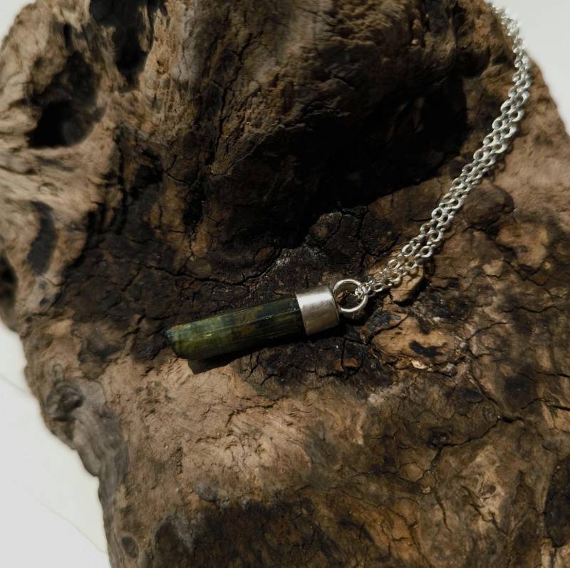 Turmalinkette, Green Tourmaline Necklace, Kristallkette, Statementkette, Modern Boho, Silberkette, Silver Boho Necklace Turmalinkette, Green Tourmaline Necklace, Kristallkette, Statementkette, Modern Boho, Silberkette, Silver Boho Necklace von howlingwolfjewellery