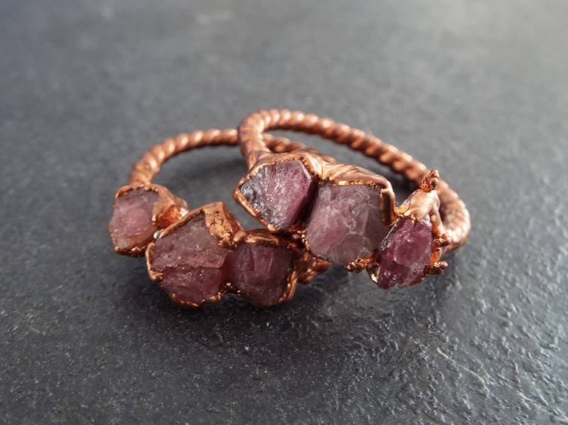 Turmalinring, Tourmaline Ring, Raw Tourmaline Pink Tourmaline, Raw Crystal Electroformed Copper Ring von howlingwolfjewellery