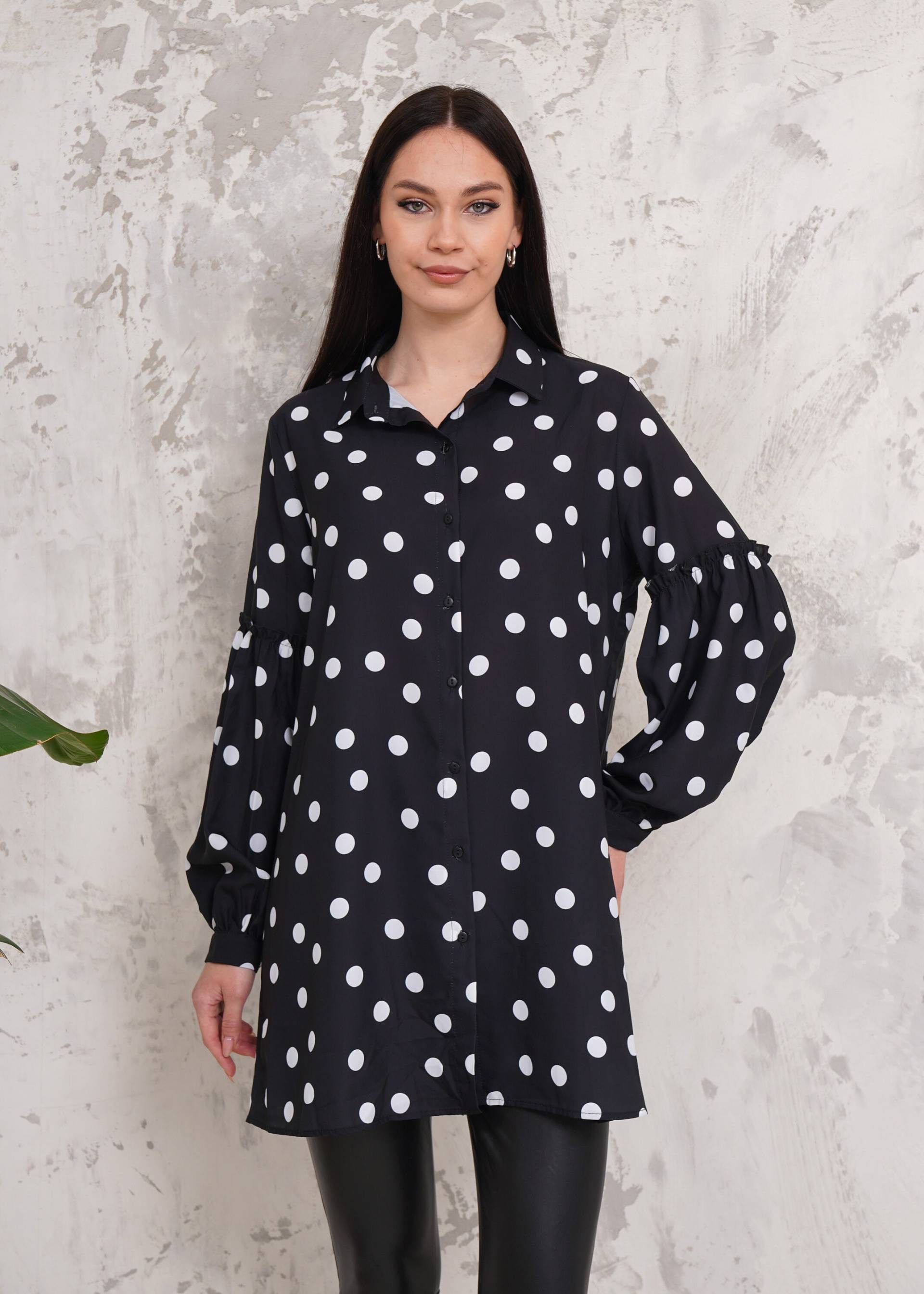 Oversized Ballon Ärmel Shirt Tunika Mit Polka Dot Print in Schwarz Und Weiß Oversized Ballon Ärmel Shirt Tunika Mit Polka Dot Print in Schwarz Und Weiß von hoxtongal