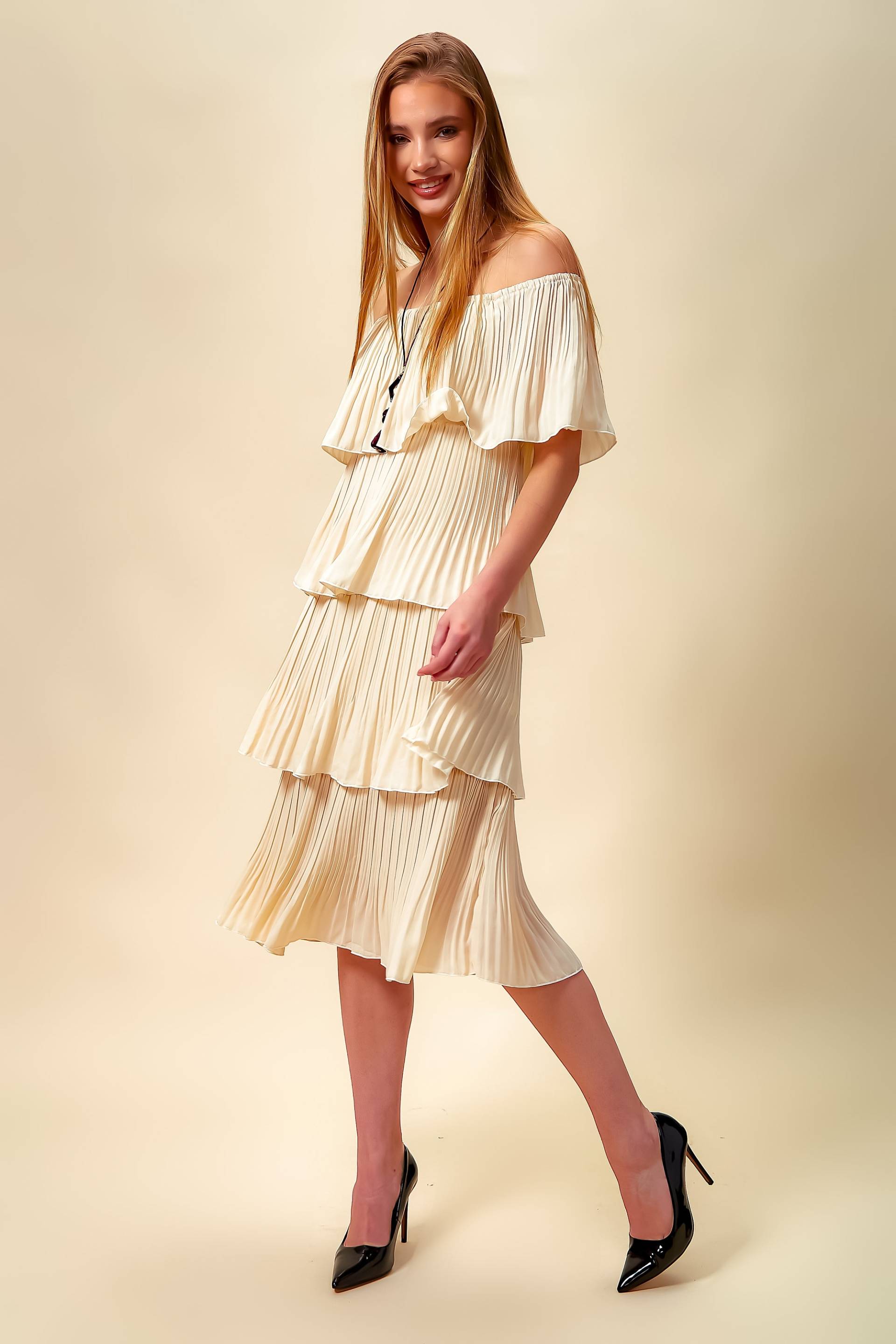 Oversized Midi Kleid in Beige von hoxtongal