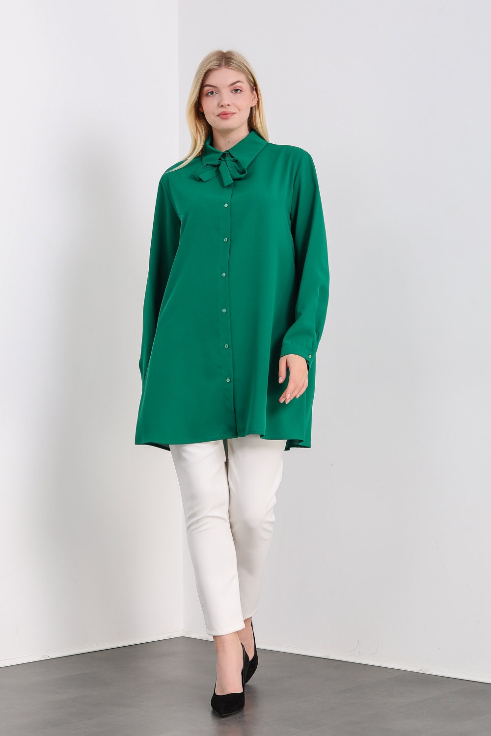 Oversized Tie Detailed Tunika Shirt Mit Langen Ärmeln in Grün von hoxtongal