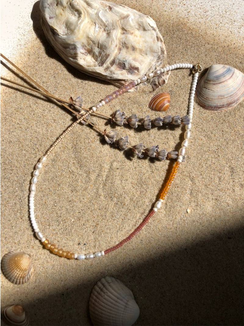 Hugnala | Handgemachte Halskette "Kalea" Perlenkette Vintage Süsswasserperlen Bunte Glasperlen Geschenkidee von hugNala